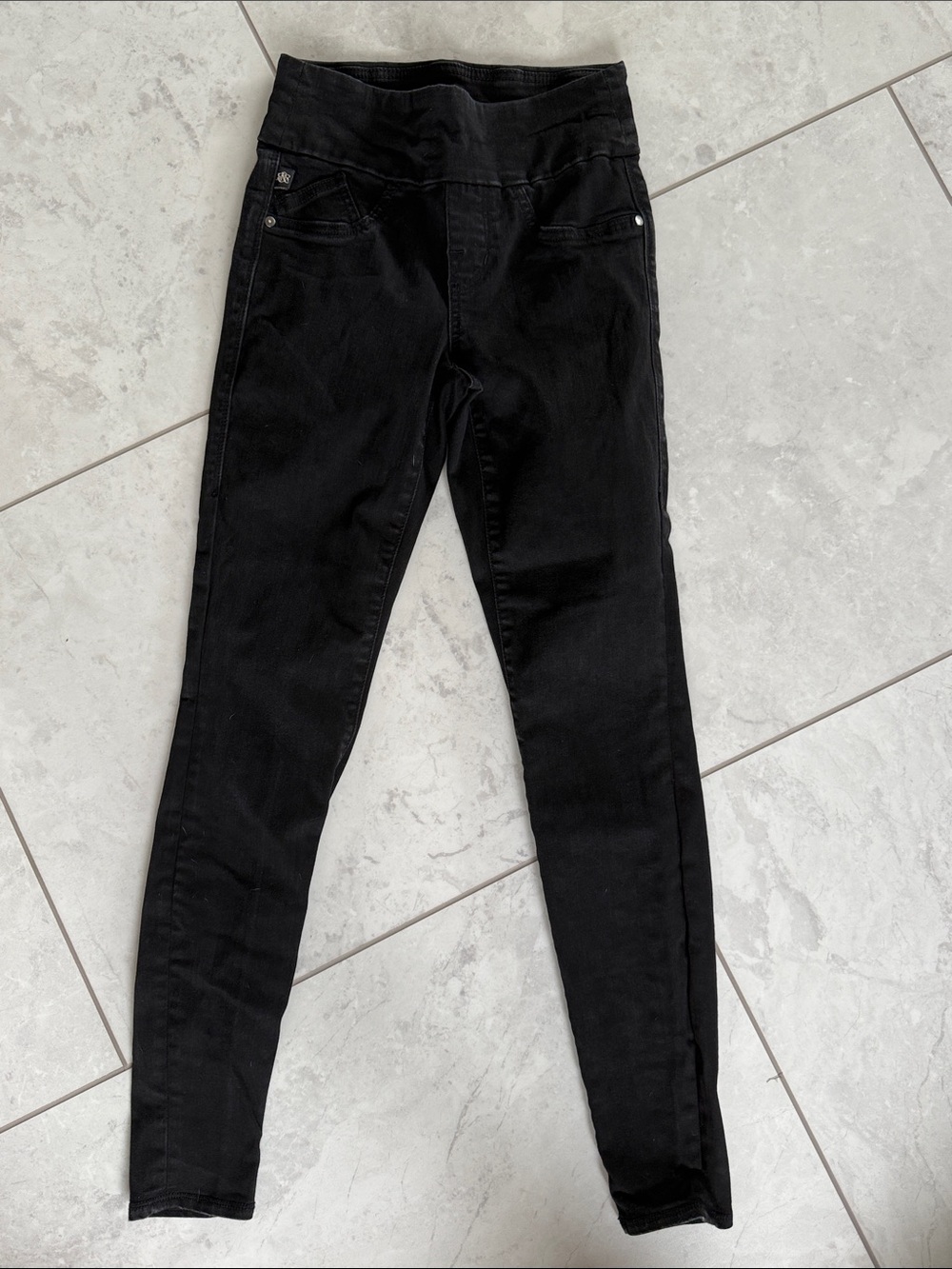 Rock & Republic Women’s Fever Pull On Black Skinny Jeans size 2